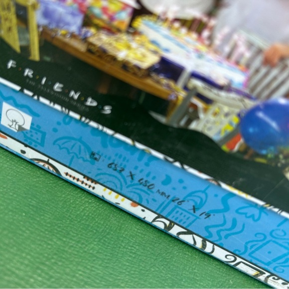 Friends TV Series Birthday Puzzle *New with slight opening see Photo - Picture 4 of 5